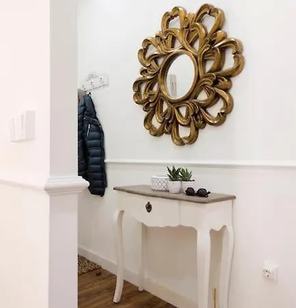 Family Century House With Terrace And Parking